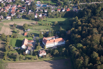 Vue oblique de Bible Home à le quartier Langensteinbach in Karlsbad dans le département Bade-Wurtemberg, Allemagne