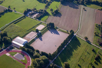 Terrains de sport du SV-1899 eV Langensteinbach à le quartier Langensteinbach in Karlsbad dans le département Bade-Wurtemberg, Allemagne vue du ciel