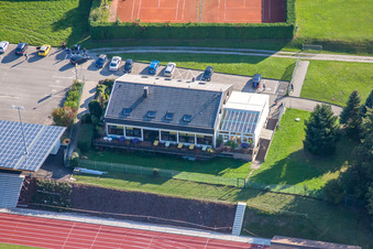 Vue aérienne de Restaurant Wagenburg sur le terrain de sport du SV 1899 Langensteinbach eV à le quartier Langensteinbach in Karlsbad dans le département Bade-Wurtemberg, Allemagne
