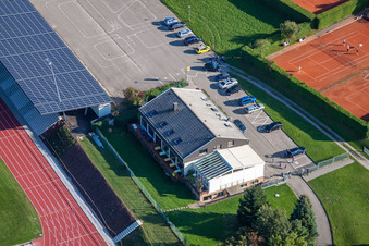 Vue aérienne de Terrains de sport du SV-1899 eV Langensteinbach à le quartier Langensteinbach in Karlsbad dans le département Bade-Wurtemberg, Allemagne