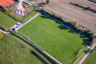 Vue oblique de Terrains de sport du SV-1899 eV Langensteinbach à le quartier Langensteinbach in Karlsbad dans le département Bade-Wurtemberg, Allemagne