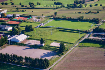 Terrains de sport du SV-1899 eV Langensteinbach à le quartier Langensteinbach in Karlsbad dans le département Bade-Wurtemberg, Allemagne vue d'en haut