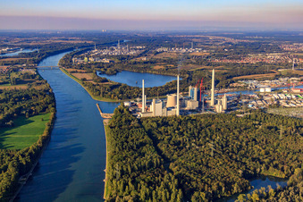 Image drone de Centrale électrique à vapeur du port du Rhin ENBW à le quartier Daxlanden in Karlsruhe dans le département Bade-Wurtemberg, Allemagne