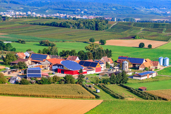 Vue aérienne de Pionnier du photovoltaïque avec toit rotatif à le quartier Deutschhof in Kapellen-Drusweiler dans le département Rhénanie-Palatinat, Allemagne