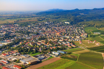 Photographie aérienne de Vue de la ville depuis le nord-est à le quartier Pleisweiler in Bad Bergzabern dans le département Rhénanie-Palatinat, Allemagne
