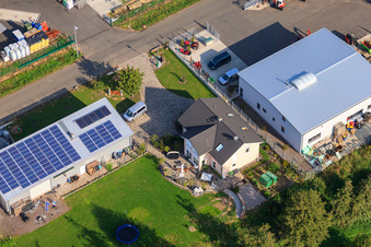 Vue aérienne de Bähr Winemaking Technology GmbH à Ilbesheim bei Landau dans le département Rhénanie-Palatinat, Allemagne