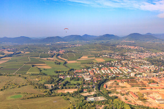 Vue aérienne de Quartier Vauban vu de l'est à Landau in der Pfalz dans le département Rhénanie-Palatinat, Allemagne