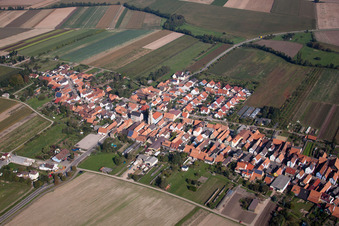 Vue oblique de Vue sur le village à Erlenbach bei Kandel dans le département Rhénanie-Palatinat, Allemagne