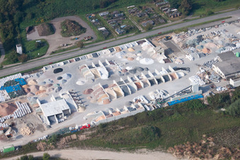 Entreprise de gravier de jardin, Badische Terrazzo Handelsgesellschaft mbH Huttenheimer Landstraße 2-6 à le quartier Neudorf in Graben-Neudorf dans le département Bade-Wurtemberg, Allemagne d'un drone