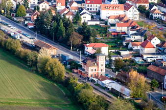 Vue aérienne de Gare ferroviaire à Rülzheim dans le département Rhénanie-Palatinat, Allemagne