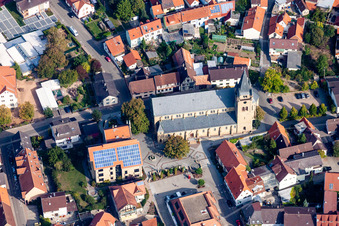 Photographie aérienne de Église dans le vieux centre-ville à Östringen dans le département Bade-Wurtemberg, Allemagne