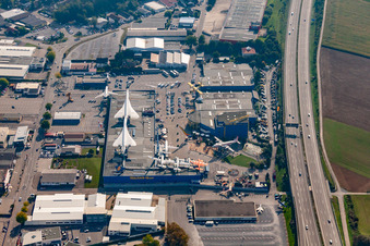 Photographie aérienne de Espace extérieur du Musée Auto & Technik de Sinheim avec Concorde dans le quartier de Steinsfurt à Sinsheim dans le département Bade-Wurtemberg, Allemagne