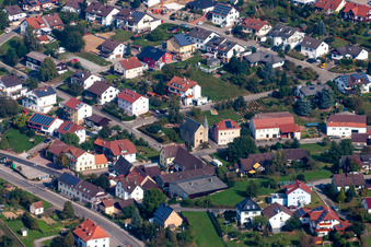 Vue aérienne de Zone d'habitation dans le quartier Untergimpern de Neckarbischofsheim à le quartier Hasselbach in Sinsheim dans le département Bade-Wurtemberg, Allemagne