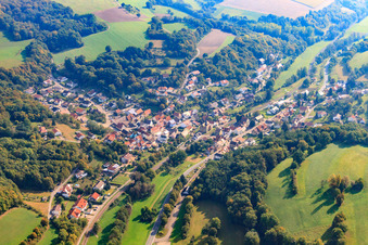Vue aérienne de Quartier Untergimpern in Neckarbischofsheim dans le département Bade-Wurtemberg, Allemagne