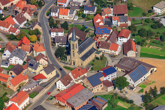 Vue aérienne de Saint Nicolas à le quartier Waldmühlbach in Billigheim dans le département Bade-Wurtemberg, Allemagne