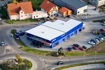 Vue oblique de Nordring, concession Peugeot Grün à Rülzheim dans le département Rhénanie-Palatinat, Allemagne