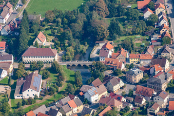 Vue aérienne de Château Sennfeld-Hôtel à le quartier Sennfeld in Adelsheim dans le département Bade-Wurtemberg, Allemagne