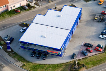 Nordring, concession Peugeot Grün à Rülzheim dans le département Rhénanie-Palatinat, Allemagne d'en haut