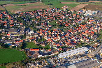 Vue aérienne de Sainte Gertrude et Wachenröther BÄCK - Boulangerie Sebastian Schmidt à le quartier Kleinwachenroth in Wachenroth dans le département Bavière, Allemagne