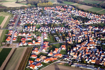 Vue aérienne de Village du sud à Hördt dans le département Rhénanie-Palatinat, Allemagne