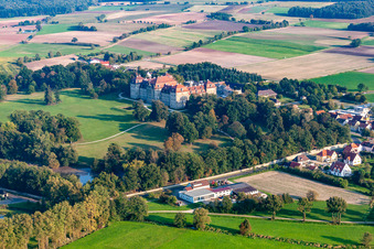 Vue aérienne de Parc du château du château de Weissenstein Château dans le quartier du château de Weissenstein à Pommersfelden dans le département Bavière, Allemagne