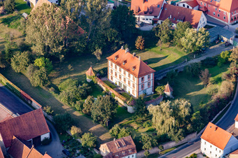 Photographie aérienne de Bâtiments et parcs du manoir - domaine en Sambach à le quartier Sambach in Pommersfelden dans le département Bavière, Allemagne