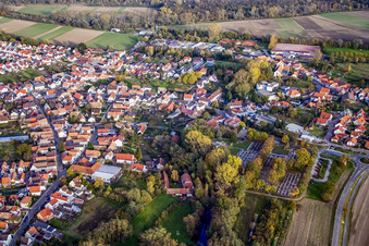 Vue aérienne de Hutzenberg à Hördt dans le département Rhénanie-Palatinat, Allemagne