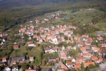 Vue d'oiseau de Lampertsloch dans le département Bas Rhin, France
