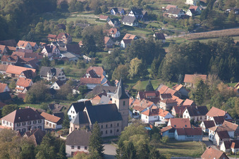 Vue d'oiseau de Preuschdorf dans le département Bas Rhin, France