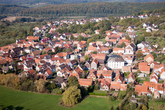 Gœrsdorf dans le département Bas Rhin, France du point de vue du drone