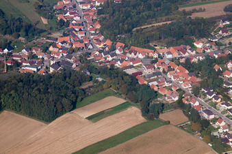 Neewiller-près-Lauterbourg dans le département Bas Rhin, France vue du ciel