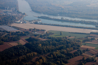 Port à Lauterbourg dans le département Bas Rhin, France vue d'en haut