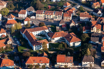 Vue aérienne de Centre de santé et centre médical Ctre Hospitalier Général Wissembourg à le quartier Neulauterburg in Lauterbourg dans le département Bas Rhin, France