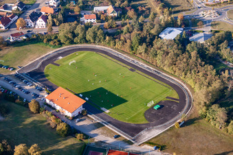 Vue aérienne de Terrain de sport de rugby Lauterbourg à le quartier Neulauterburg in Lauterbourg dans le département Bas Rhin, France