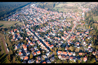 Vue d'oiseau de Vue sur le village à Berg dans le département Rhénanie-Palatinat, Allemagne