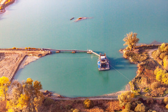 Vue aérienne de Étang de gravier à Hagenbach dans le département Rhénanie-Palatinat, Allemagne