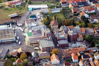 Vue aérienne de Locaux de l'usine de la brasserie Bellheimer à Bellheim dans le département Rhénanie-Palatinat, Allemagne