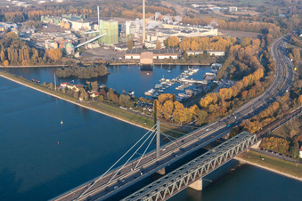 Vue aérienne de Ponts sur le Rhin près de Maxau à le quartier Knielingen in Karlsruhe dans le département Bade-Wurtemberg, Allemagne
