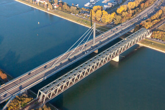 Vue aérienne de Pont du Rhin à le quartier Maximiliansau in Wörth am Rhein dans le département Rhénanie-Palatinat, Allemagne