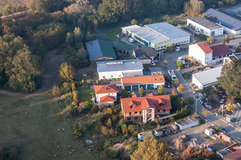 Zone commerciale de Mittelwegring à Jockgrim dans le département Rhénanie-Palatinat, Allemagne d'un drone