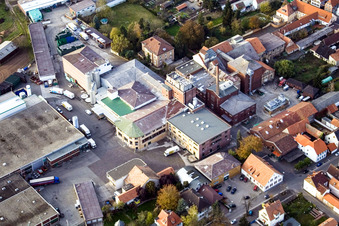 Vue aérienne de Locaux de l'usine de la brasserie Bellheimer à Bellheim dans le département Rhénanie-Palatinat, Allemagne
