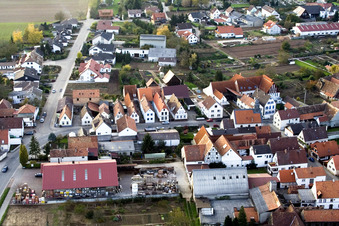 Vue aérienne de Ottersheim près d'Altsheimerstr à Ottersheim bei Landau dans le département Rhénanie-Palatinat, Allemagne