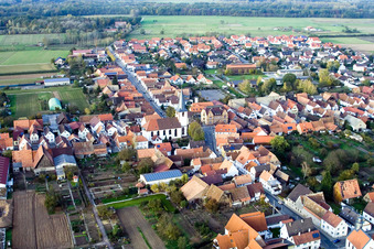 Photographie aérienne de Église de la Lange Straße à Ottersheim bei Landau dans le département Rhénanie-Palatinat, Allemagne