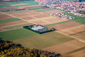 Vue d'oiseau de Sudetenhof à Steinweiler dans le département Rhénanie-Palatinat, Allemagne