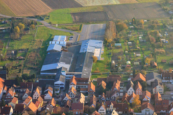 Extension DBK dans les jardins Unterkandler à Kandel dans le département Rhénanie-Palatinat, Allemagne hors des airs
