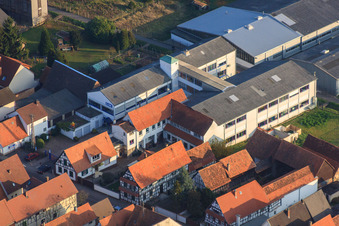 Enregistrement par drone de Extension DBK dans les jardins Unterkandler à Kandel dans le département Rhénanie-Palatinat, Allemagne