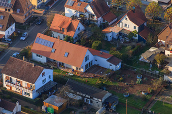 Waldstr à Kandel dans le département Rhénanie-Palatinat, Allemagne du point de vue du drone