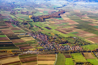 Vue aérienne de Village vu de l'est à Winden dans le département Rhénanie-Palatinat, Allemagne