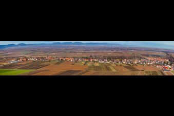 Vue aérienne de Panorama du village depuis le sud à Winden dans le département Rhénanie-Palatinat, Allemagne