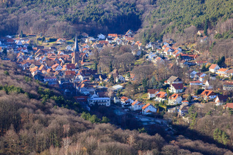 Photographie aérienne de Vue du Dornöschen dans le Palatinat caché dans les montagnes de la forêt du Palatinat à Dörrenbach dans le département Rhénanie-Palatinat, Allemagne